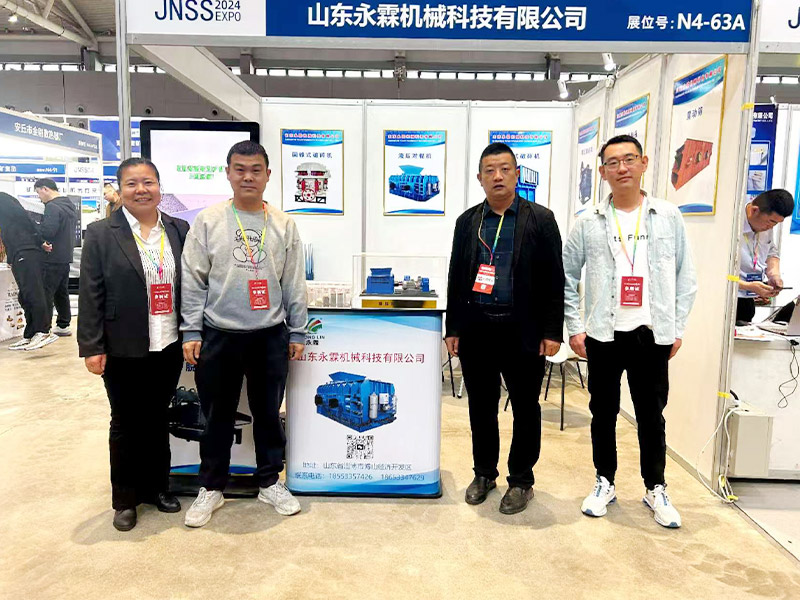 济南黄河国际会展中心举办的砂石行业展会现场